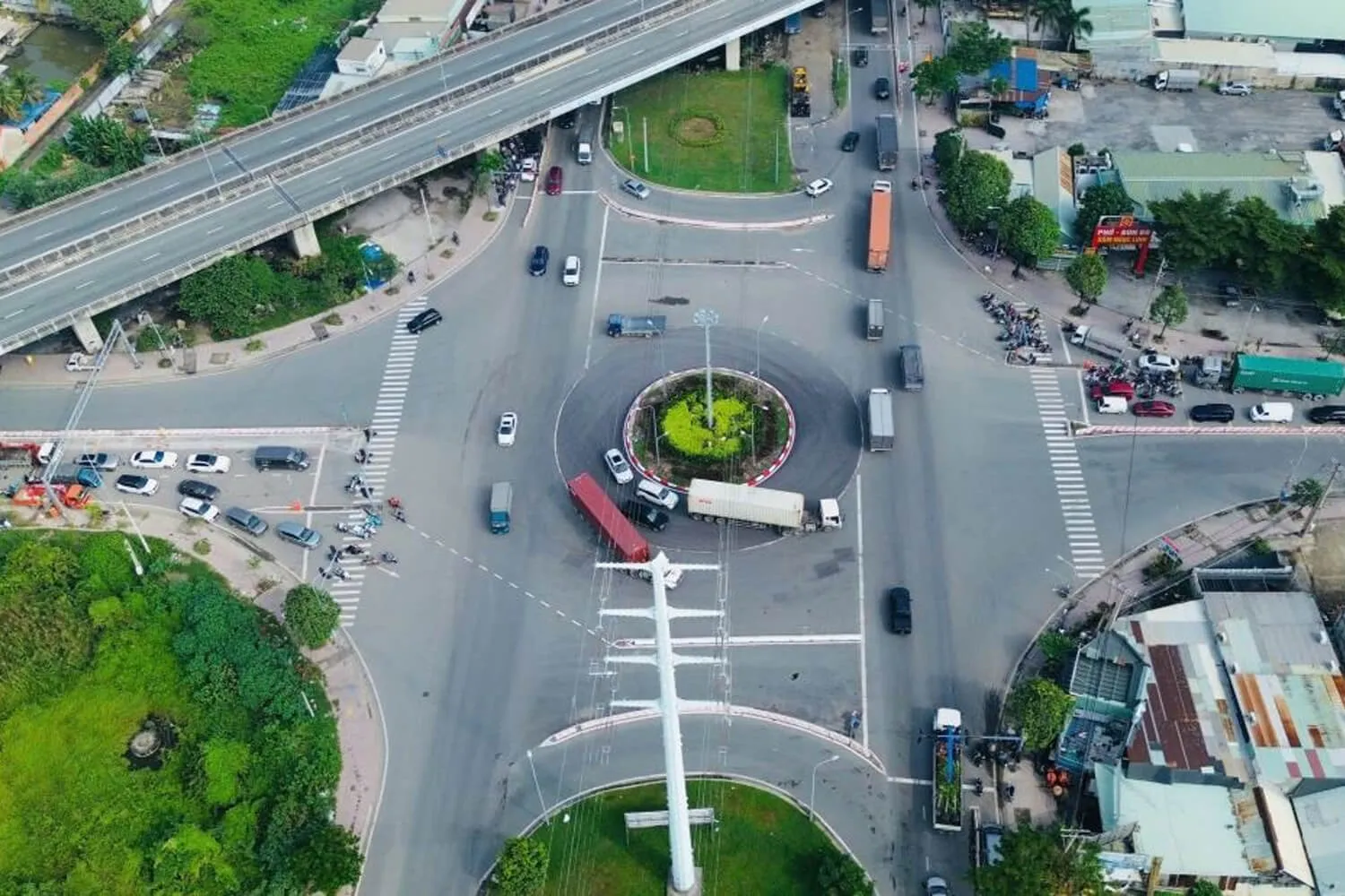 Phu Huu roundabout. Photo taken in November 2024